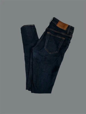 Tiger of Sweden jeans - Ett par tiger of Sweden jeans i storlek 31/32. Jeansen är i mycket bra skick. Nypris 1299kr vårt pris 299kr