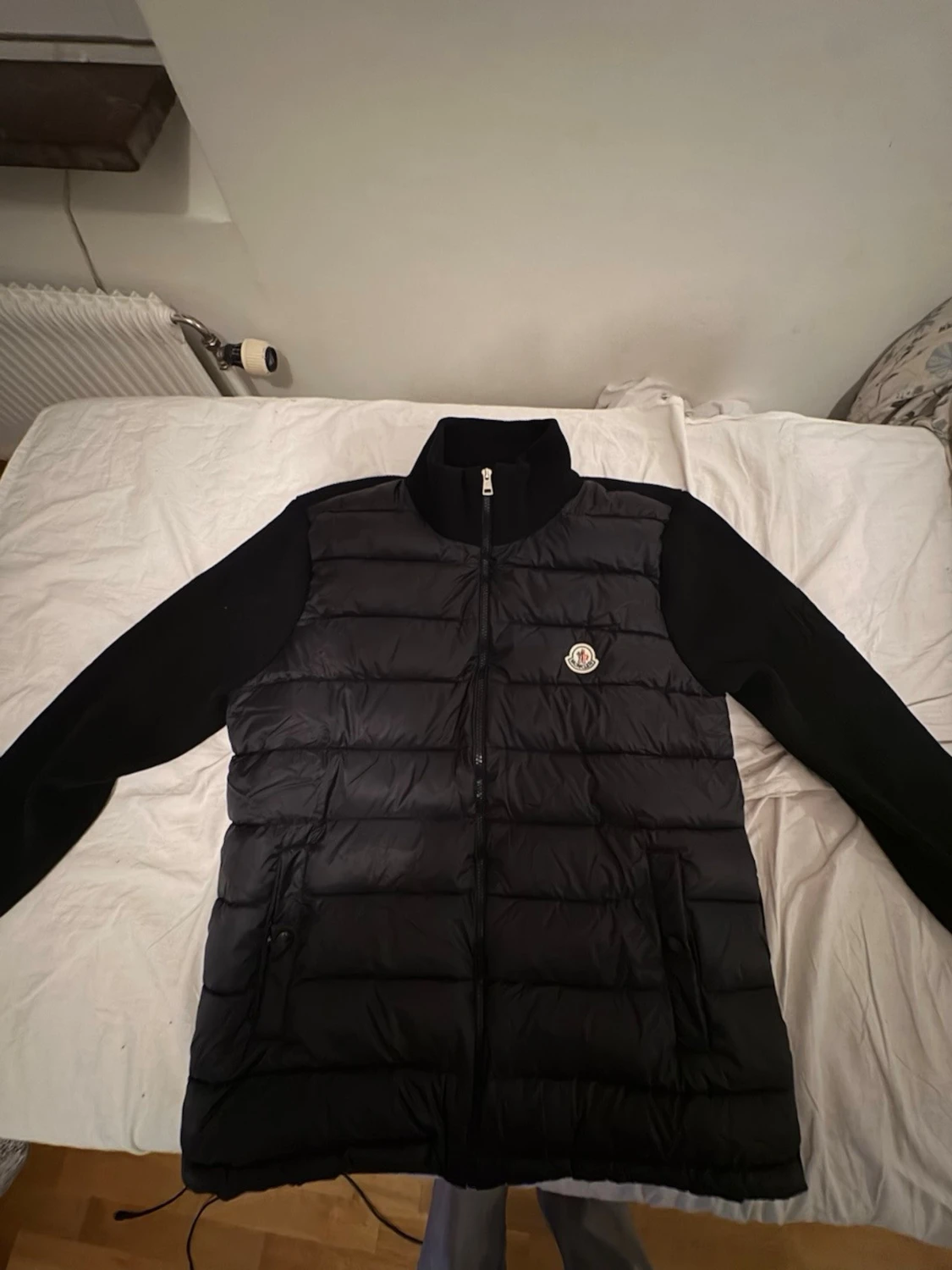 Svart dunväst från Moncler