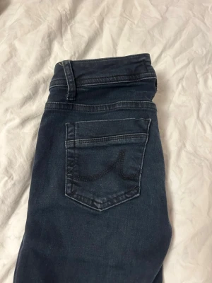 Lågmidjade jeans LTB valerie nattblå W24 L32 - Säljer dessa  LTB jeans i stl W24 och L32, bra skick hör av er vid frågor! 