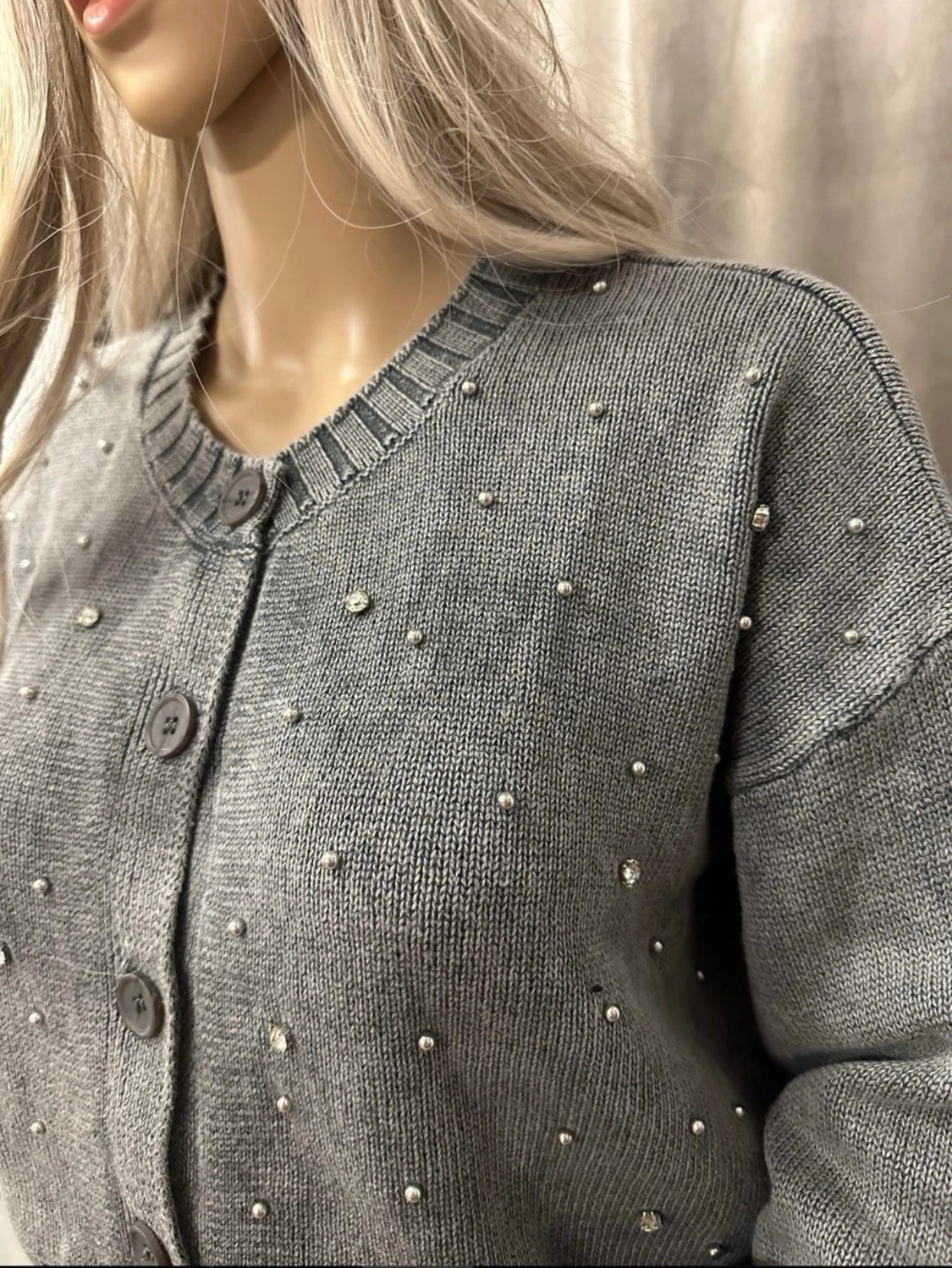 Grå pärlstickad kofta - 1