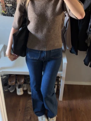 Bikbok jeans  - Jeans med medelhög midja med fickor fram och bak, stl 25/32 (Andvända en gång)