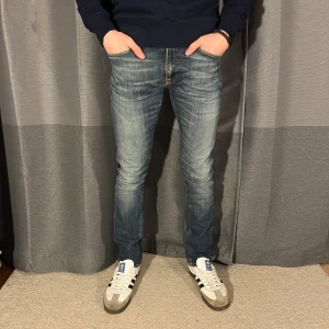 Nudie jeans - Hej! Säljer detta riktigt schyssta paret jeans från Nudie| Modell: Tube Tom| Nypris runt 1600kr, vårat pris 419!| Pris alltid diskuterbart!|  Vid minsta fundering tveka inte att kontakta oss!