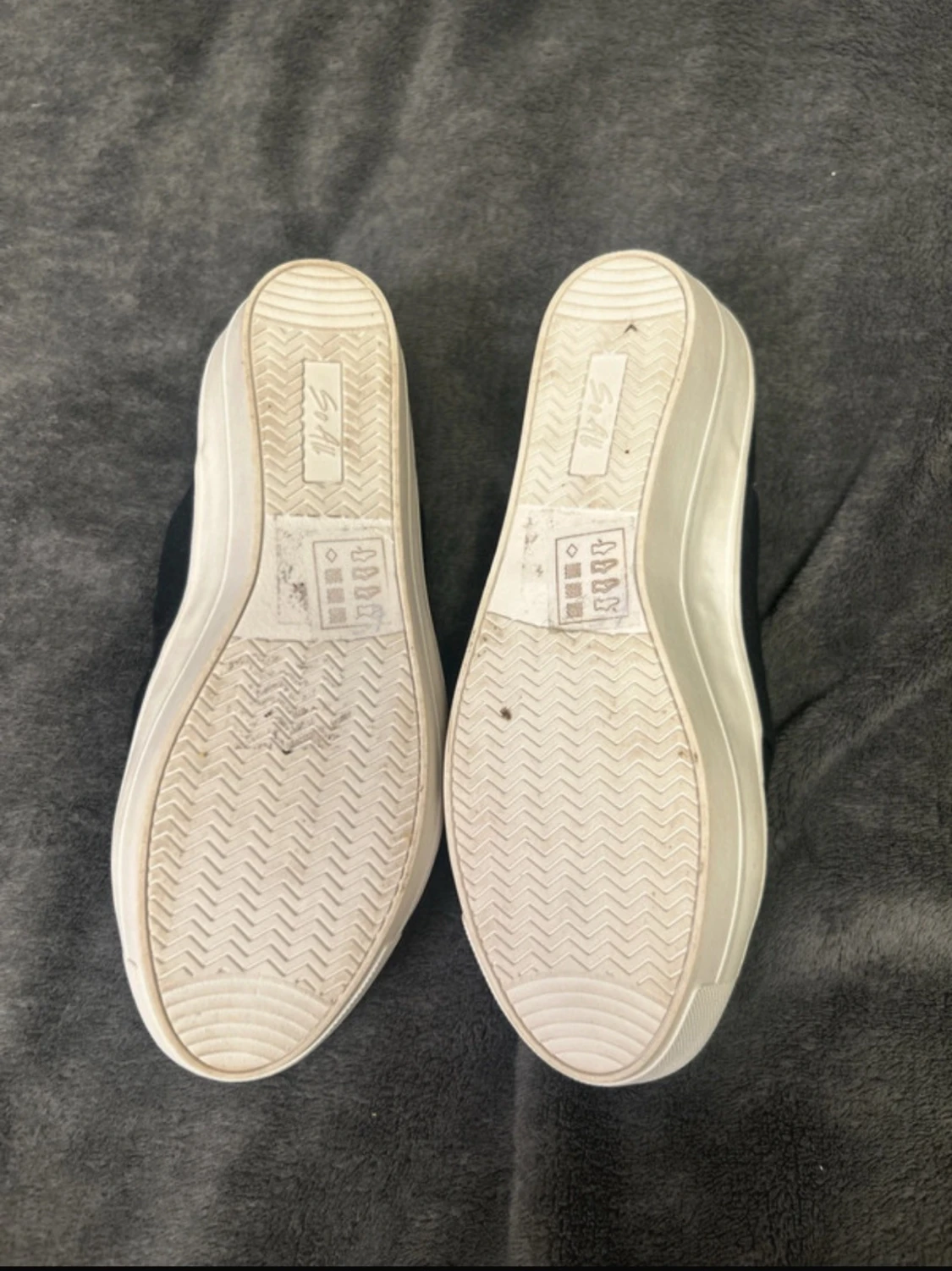 Svarta slip-on sneakers med knut - 2