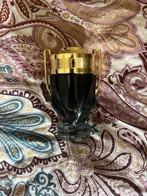 Paco Rabanne Invictus  - Säljer men Paco Rabanne Intvictus eftersom fick den i student present men har redan ett flertal parfymer och behöver pengar! Parfymen är aldrig använd.