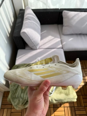 Adidas F50 FG Elite - Säljer ett par Adidas F50 FG Elite. Använda men inga större defekter. Skopåse och snören finns med.