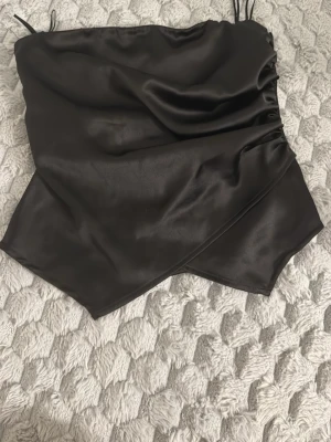 satin tubtopp - tub topp i satin storlek xs fårn zara