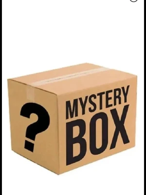 Mystery Box i kartong -  mystery box med en massa random grejer och kläder (20 grejer) storlek XS
