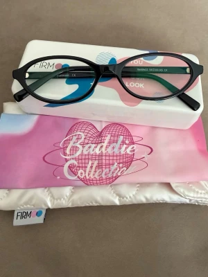 Helt nya Baddie Collection glasögon - Bågar + glas med styrka + 1,50