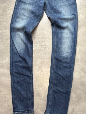 Diesel raka jeans med snygg tvätt - Se bilder för samtliga relevanta mått   Skick: väldigt bra Skickas inom 24h  Har du frågor? Skicka iväg ett meddelande, jag svarar snabbt