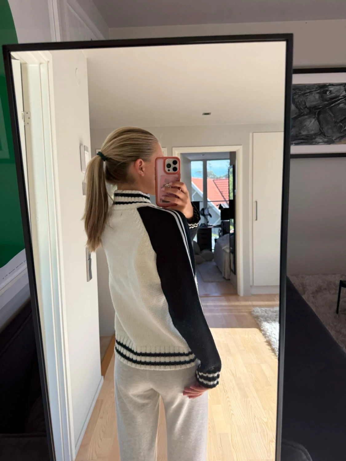 Vit och svart ziptröja med ränder - 2