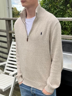 Ralph Lauren halfzip - Nyskick Riktigt skön till hösten Storlek M, normlastor Modellen är 180cm och 66kg