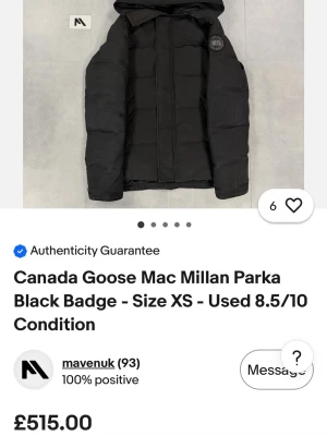Svart Mac Millan Parka från Canada Goose - Säljer en svart Canada Goose Mac Millan Parka med Black Badge på ärmen. Jackan har huva, diskret logga och quiltad design. Perfekt för kalla dagar med sin tjocka vaddering och klassiska look. Stängs med dragkedja och har en stilren, rak passform fler bilder finns 