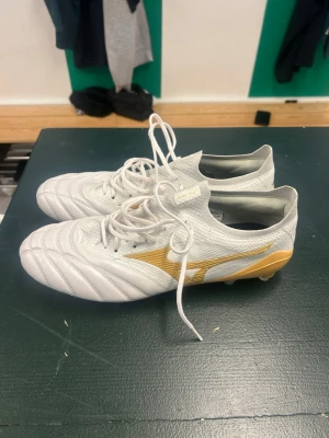 Mizuno fotbollsskor  - Fotbollsskor från mizuno helt oanvända 