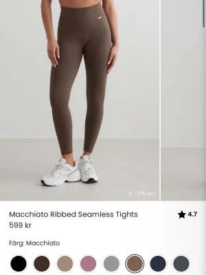 AIM’N ribbed tights  - Ribbed tights i färgen macchiato, storlek m. Använda några gånger men fint skick. 
