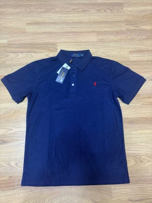 Ralph Lauren - Oanvända o sprillans ny 🤩✅.                                 Den är 68 cm lång / 50 cm Bredd 📏📐