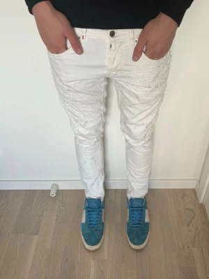 Dondup jeans - Dondup jeans | Storlek 34 | Modell: George | Bra skick | Slitningar är orginal