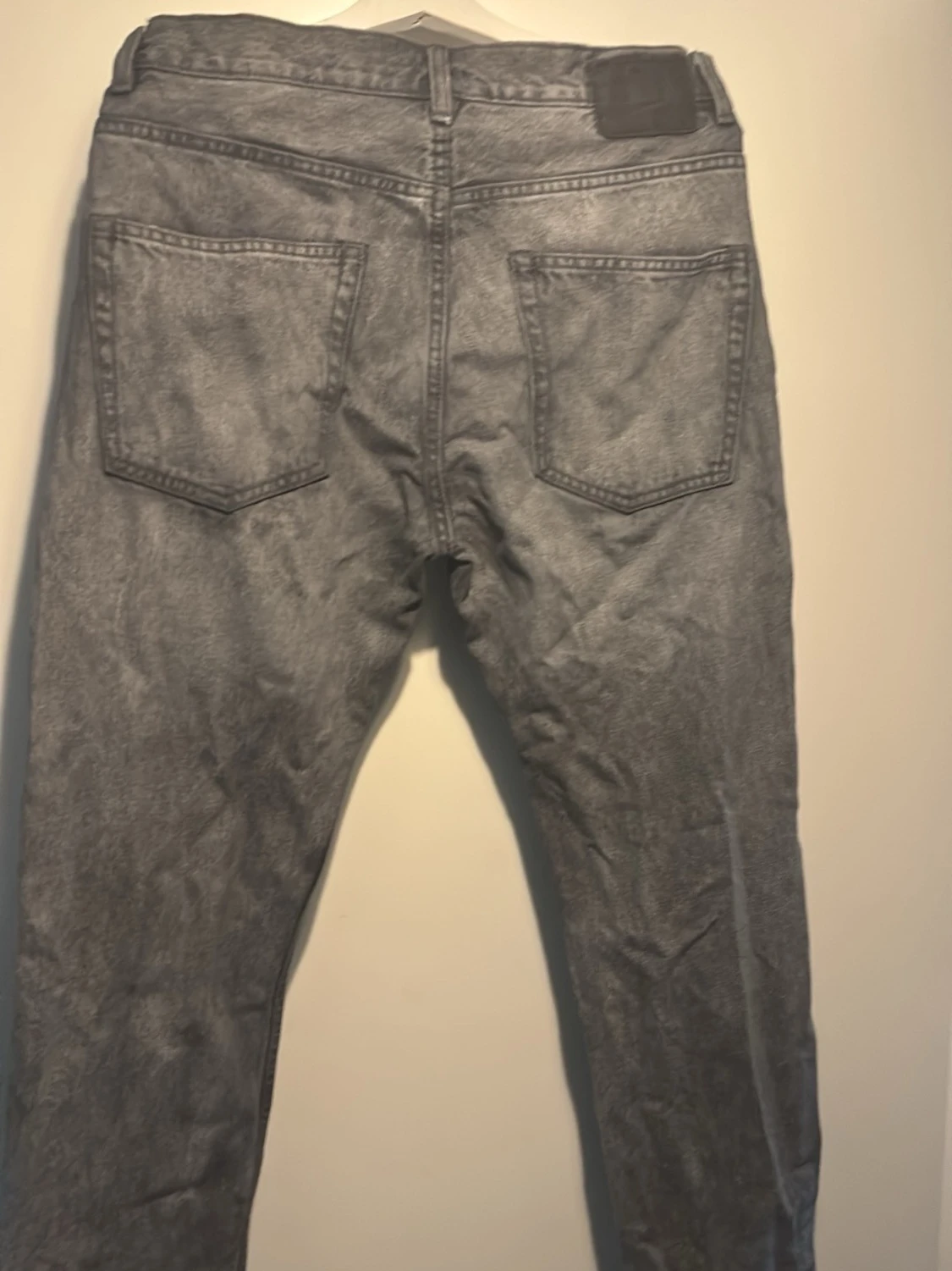 Gråa jeans