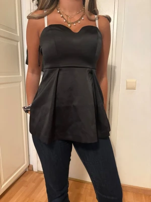 svart tubtopp - kommer sälja denna på min plick liveshow 17 augusti 19:00 där jag visar upp plagget bättre och man kan buda!😊