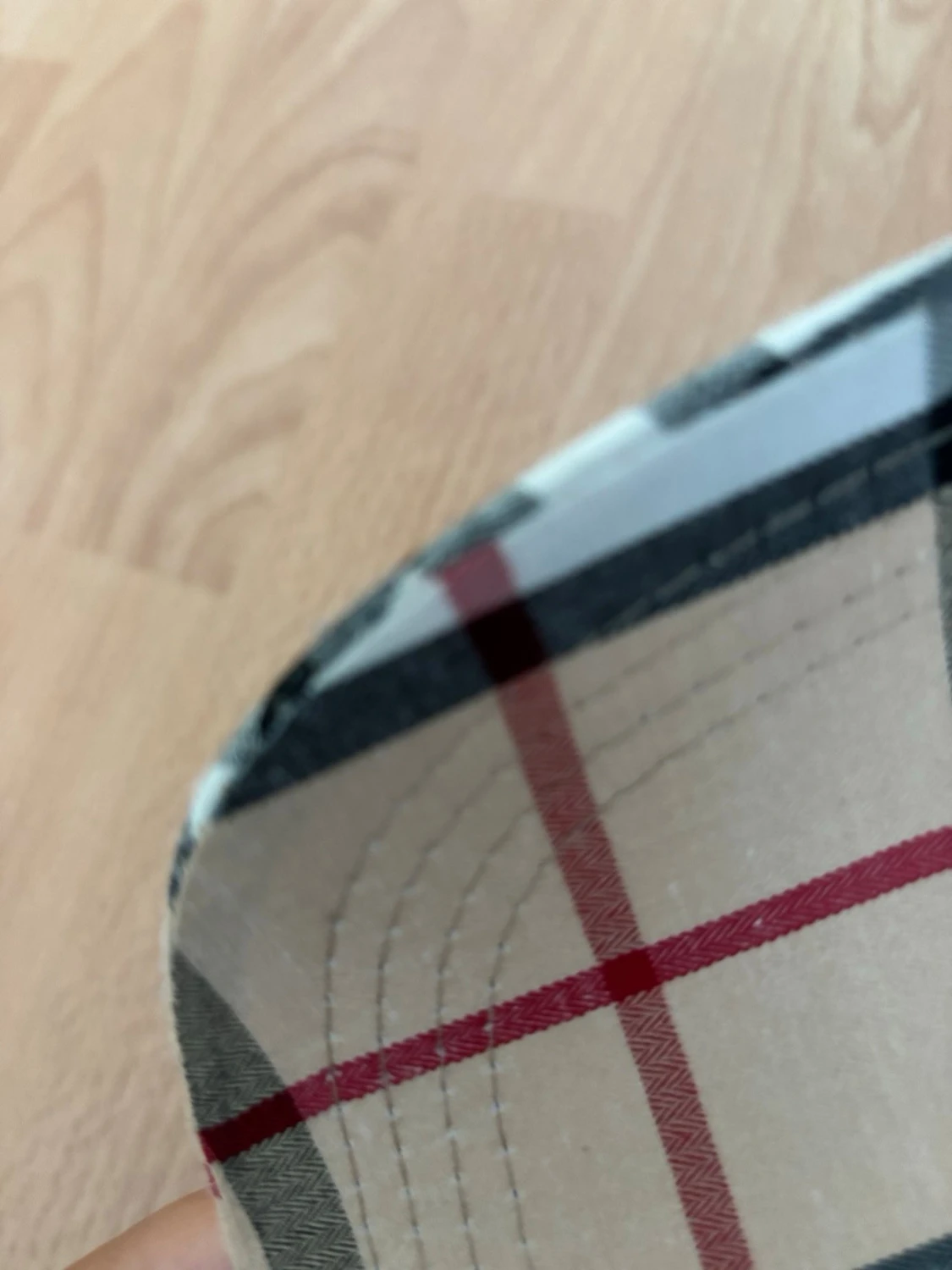 Beige keps med rutigt mönster - 2