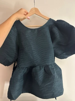 Söt topp  - Fin topp från Carin Wester, prislappen kvar! Aldrig använd🩷