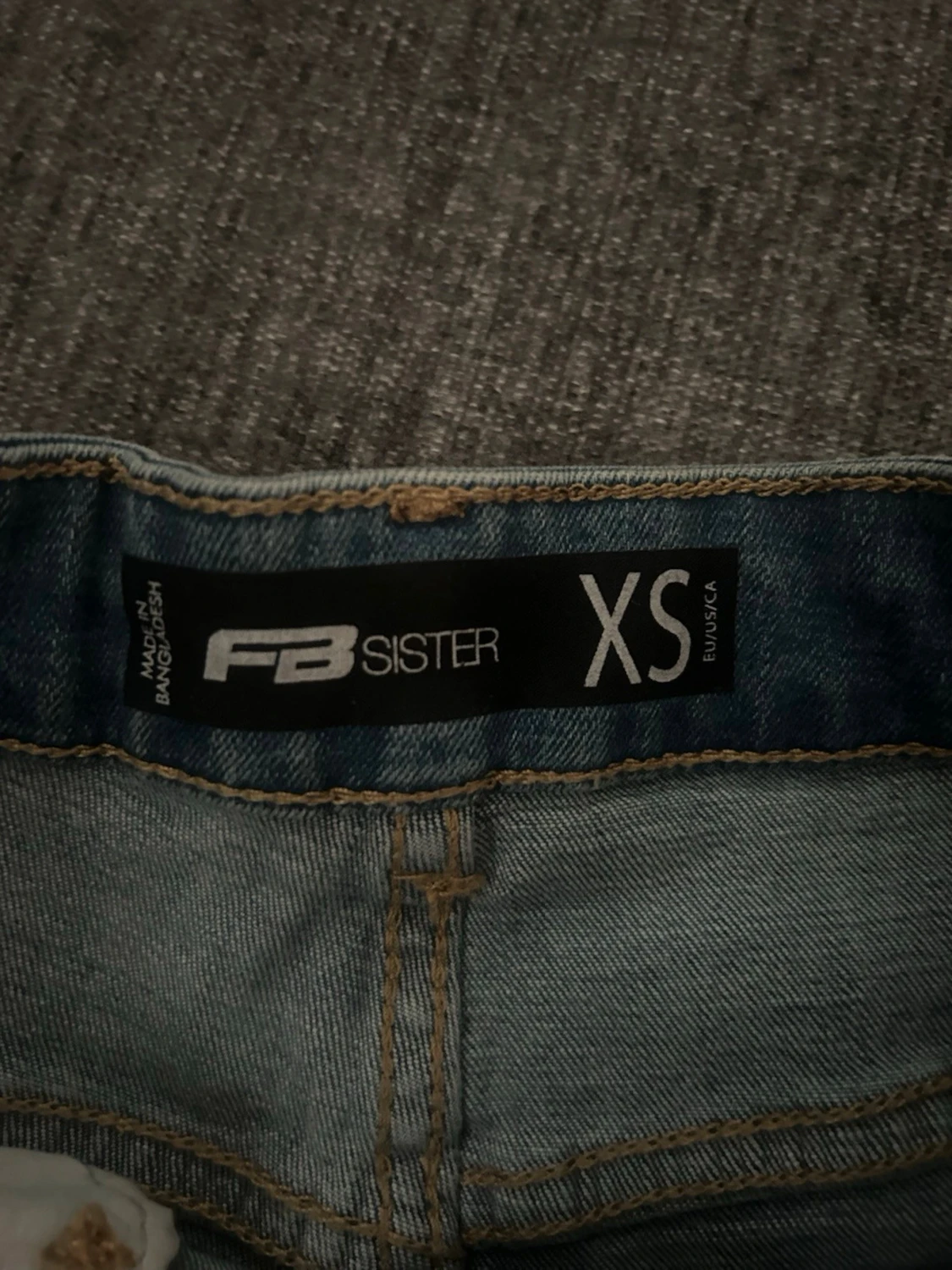 Blå denimshorts med upprullad kant - 2