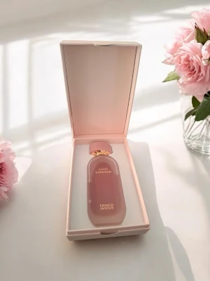 Roses D'Emotion Edp - Toppnoter: turkisk ros och rosa peppar. Hjärtnoter: turkisk ros och hallon. Basnoter: papyrus och vit amber.