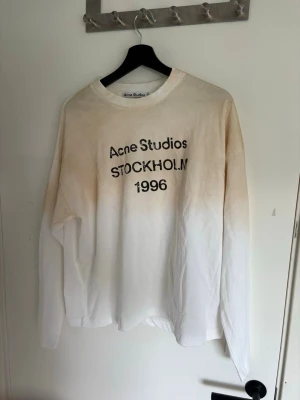 Acne studios long sleve - Hej! Säljer nu min helt nya acne studios long sleve. Storlek s. Pris går att diskutera vid snabb affär. MVH!