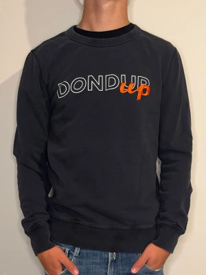 Dondup  - Tja säljer nu denna dondup tröja! Hör av dig vid intresse!🙌