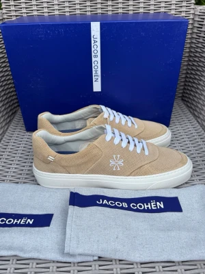 Jacob Cohen sneakers - Helt Nya Jacob Cohen Skor || Storlek 42,5 || Nypris ca 4000kr || Mitt pris 1999kr| Tveka inte på att höra av dig vid frågor eller funderingar 