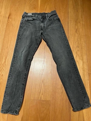 Levis jeans - Levis svarta jeans W29 L32