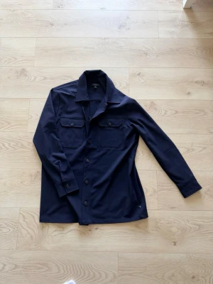 Matinique Overshirt - Säljer denna sjukt snygga Matinique Overshirt i Storlek S. Tröjan är helt oanvänd och passar till alla klädesplagg nu till hösten. Nypris 1099