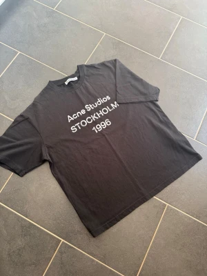 Acne studios t-shirt - Riktigt snygg acne studios T-shirt, storlek M, skriv vid frågor!