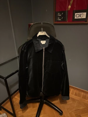 Svart overshirt från Weekday - Använd endast 3 gånger