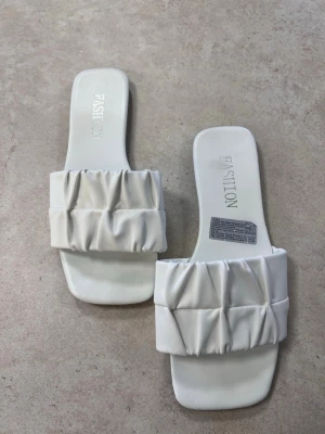 Sandaler  - Superfina eleganta sandaler. Perfekta för varma dagar till en snygg outfit. Nytt skick, använda endast 1 gång!