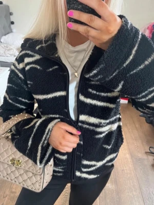 zebra jacka  - kommer ej till andvändning 