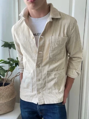 These glory days overshirt - These glory days overshirt i beige med Manchester material, Inga defekter!  Storlek M , Kom med frågor! (Pris kan diskuteras!)
