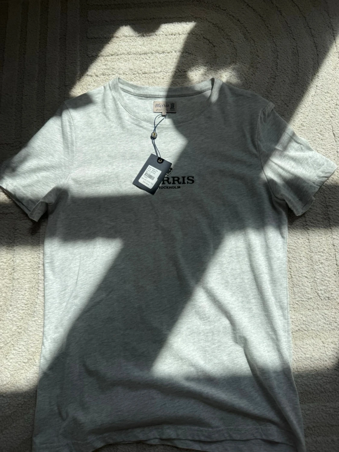 Ljusgrå t-shirt från Morris Stockholm - 1