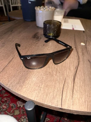 Ray-Ban boyfriends - Kollar bud vill ha nya. Box, fodral kvitto allt finns. Köpta i juni.