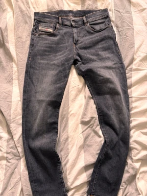 Diesel jeans - Snygga grå/blå ish,  straight fit jeans. Ny pris 1800