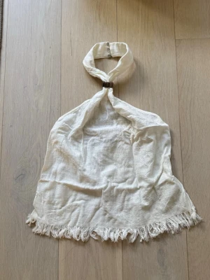 Vit linnetopp från Zara - Jättefin topp från Zara i linnematerial som endast hunnit användas en gång☺️🤍 Passar både S och M