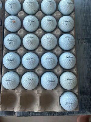 Golfbollar Titleist - Säljer 21 stycken prov1 och prov1x golfbollar från Titleist, Perfekt för dig som vill fylla på golfväskan.