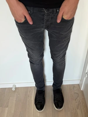 Dondup jeans - Dondup jeans | Modell: George | Storlek 33 | Bra skick 