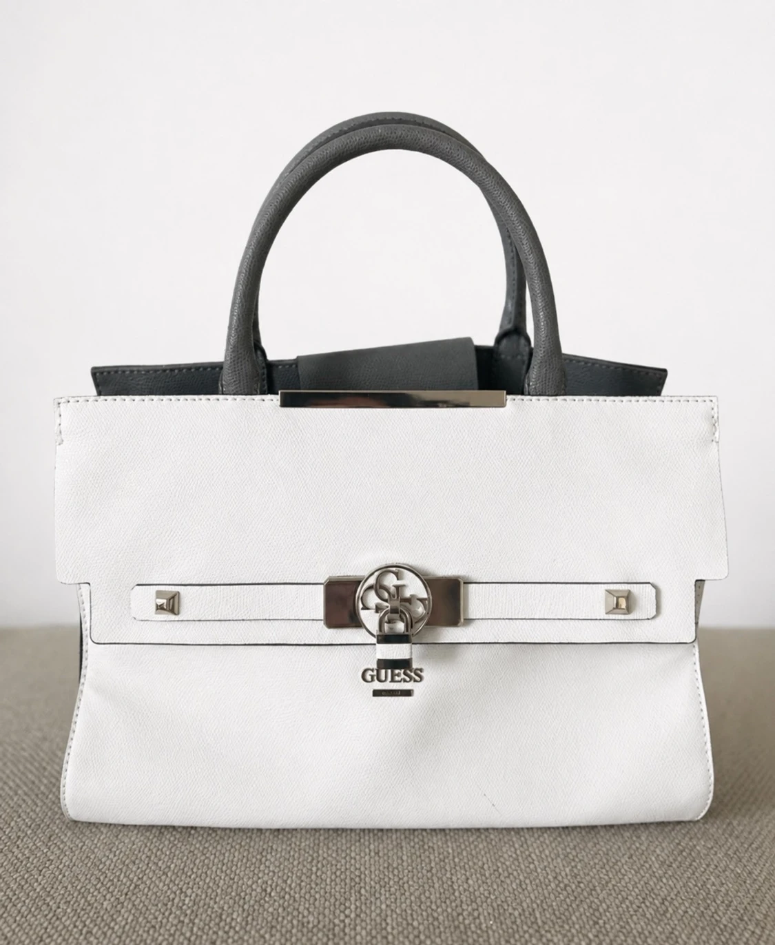 Birkin-inspirerad Guess Vit handväska med silverdetaljer