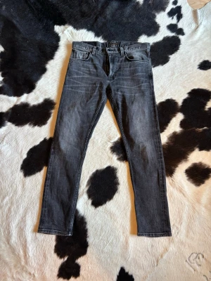 Nudie jeans (Lean Dean) - Nudie jeans | Modell - Lean Dean | Storlek: W34 L32 | Skick: 9/10 | Tveka inte på att höra av dig vid minsta lilla fundering😁📲