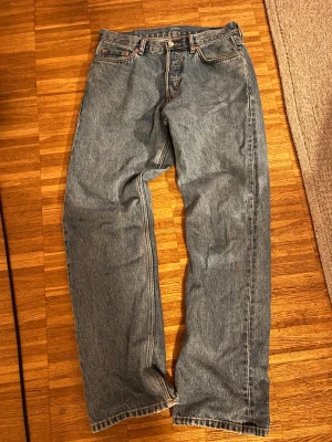 Weekday space relaxed straight Jeans - Weekday W28 L32.