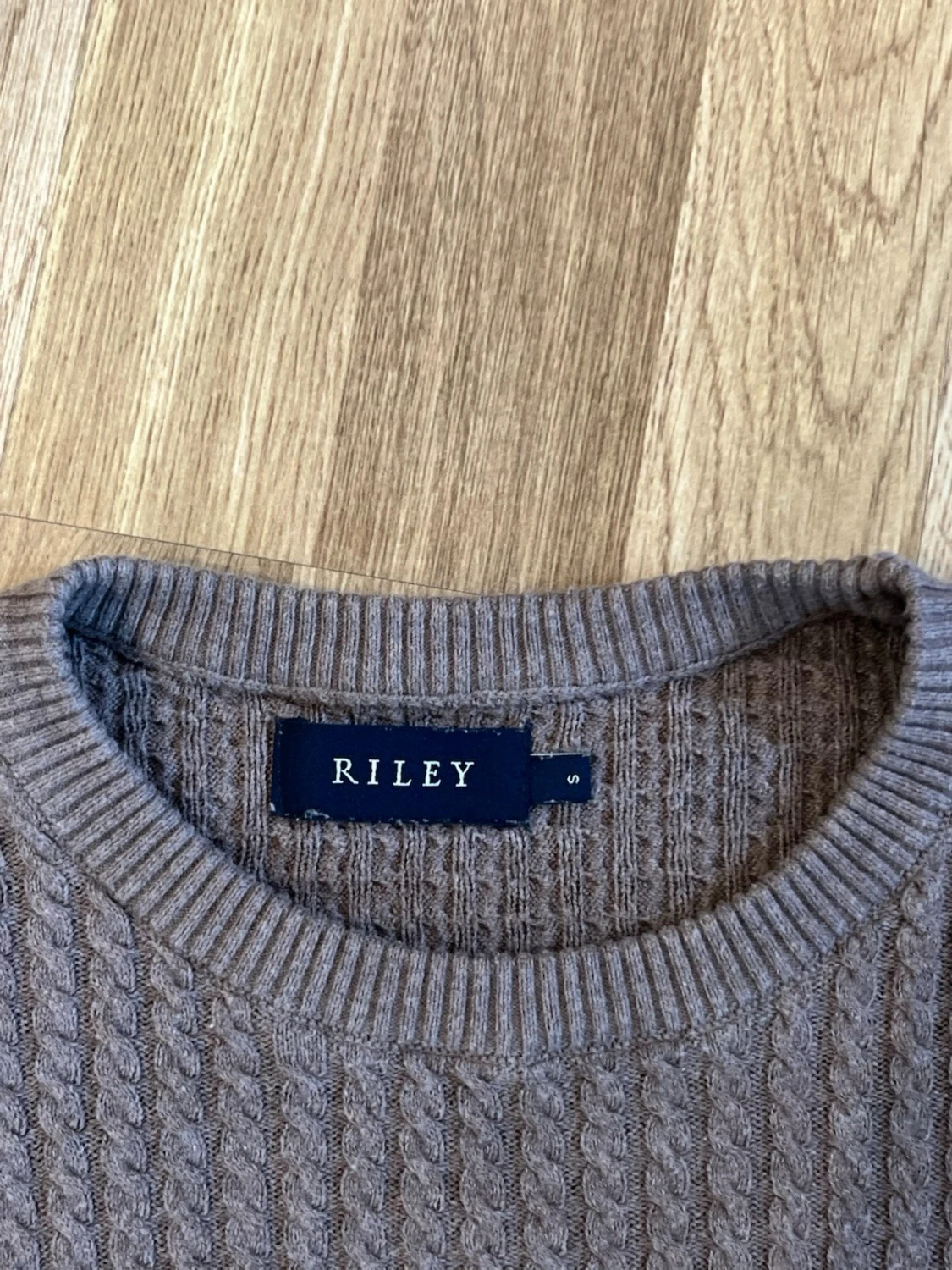 Brun stickad tröja från Riley - 2
