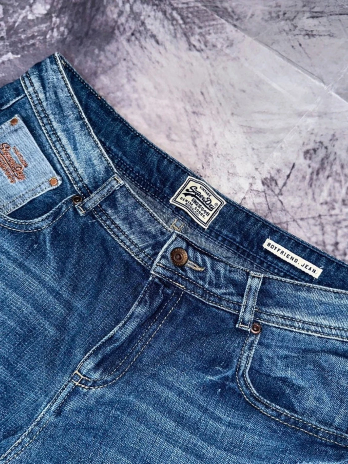 Blå slitna jeans med raka ben - 2
