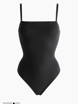 Hm body svart - Superbra skick, har dock inte straps som i bilden, 