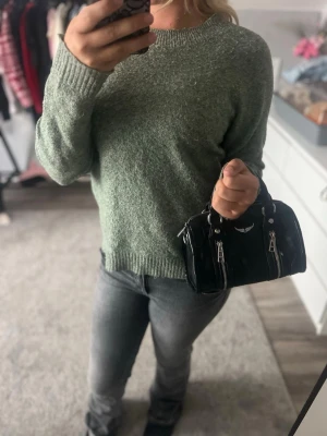 Tröja från vero Moda - Tröja från vero Moda har använt men är fortfarande i fint skick🌸