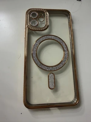 Mobilskal iPhone 11  - Säljer 4 mobil skal till iPhone 11💕